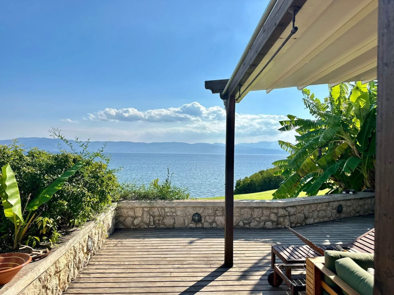 וילה קו ראשון לים האי אוויה 415 אלף יורו