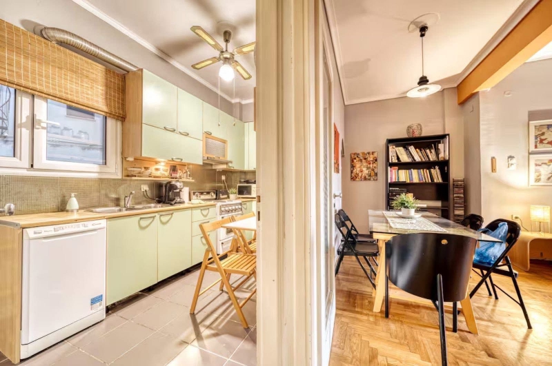 דירה למכירה באתונה שכונת פנגראטי נוף לאקרופוליס